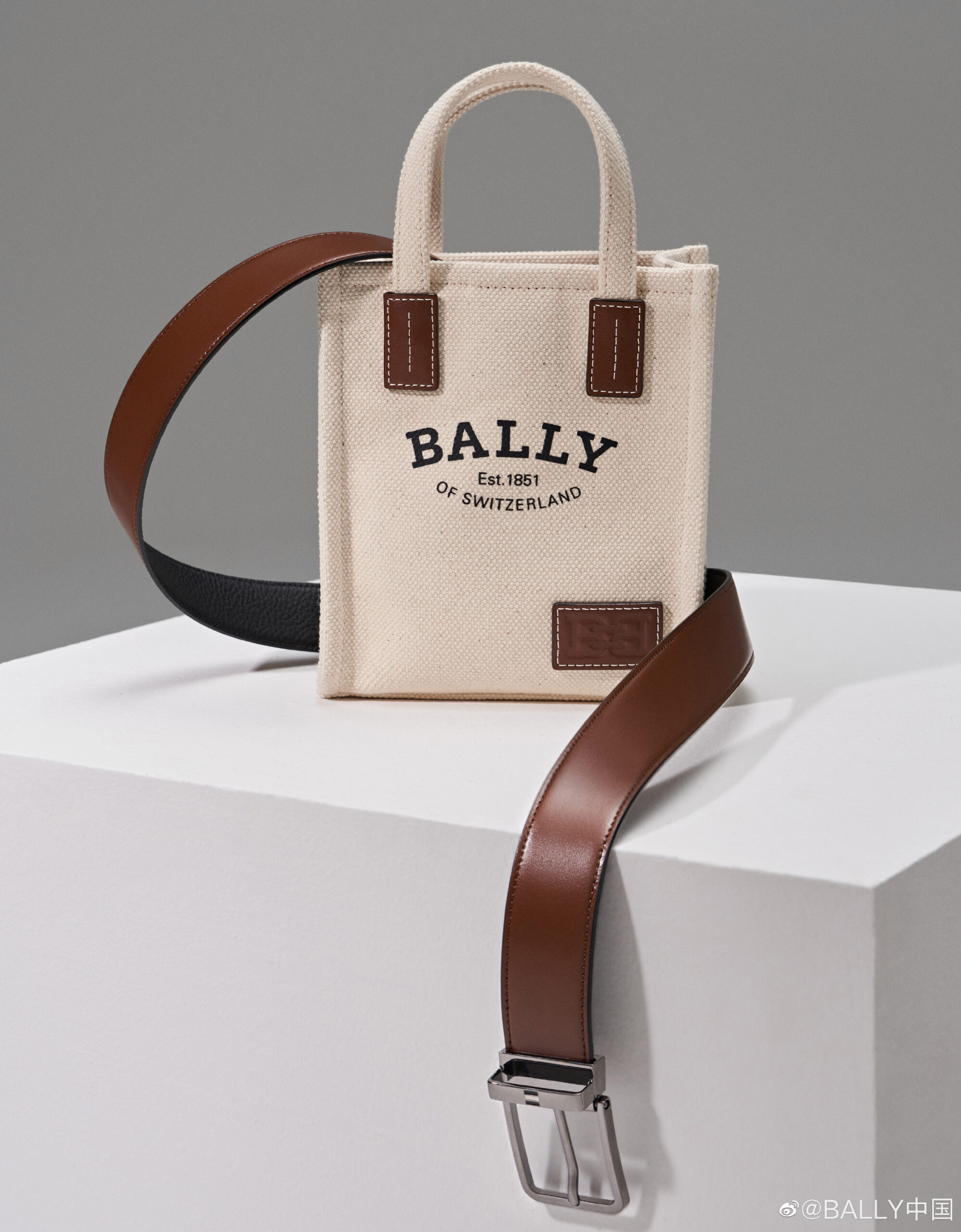 瑞士奢侈品牌Bally推出“BallyOutline小飞鞋”秋冬新品。 - 华丽通