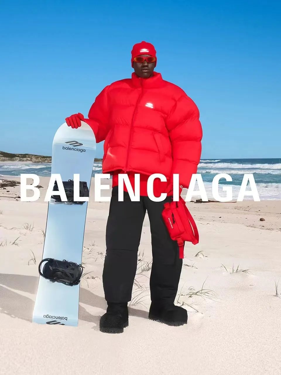 BALENCIAGA巴黎世家推出首个「Skiwear」系列，本次系列采用创新的材料