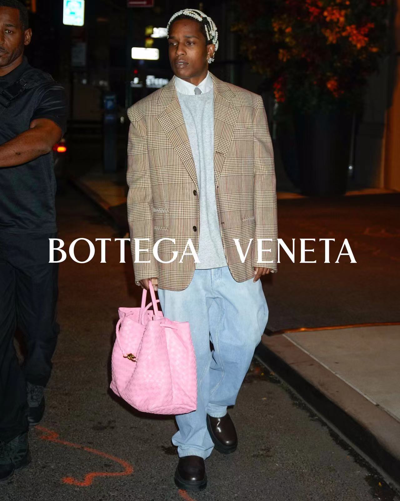 Bottega Veneta葆蝶家从美国歌手A$AP Rocky的街头路透中甄选出一组现成